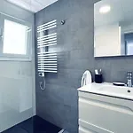 Moderno En Con Terraza, Aire Acondicionado Y Piscina - Hisp-312-107 *