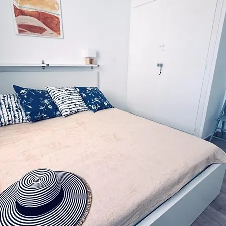Apartment Moderno En Con Terraza, Aire Acondicionado Y Piscina - Hisp-312-107